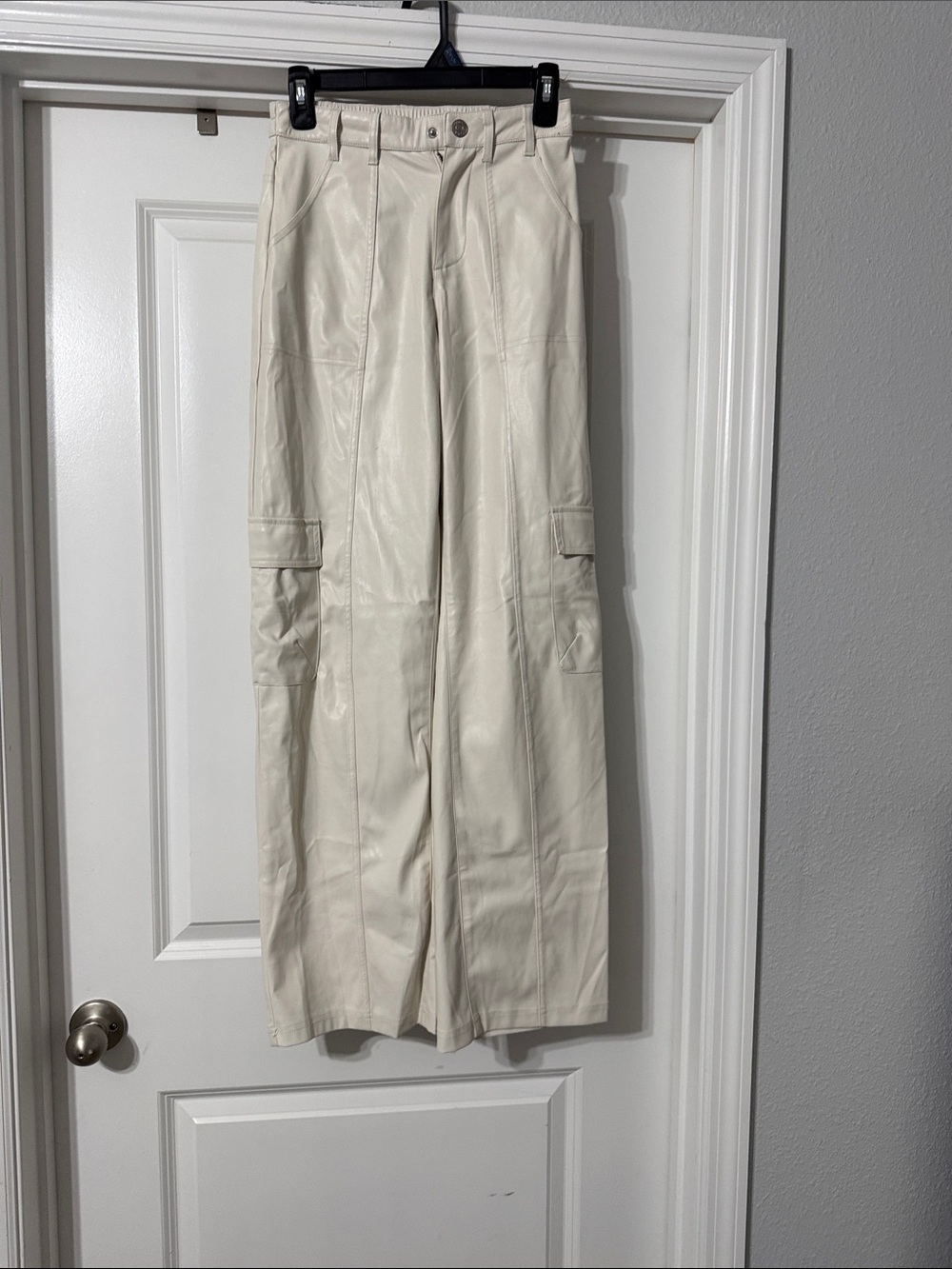 Cream Wide-Leg Cargo Pants new without tags